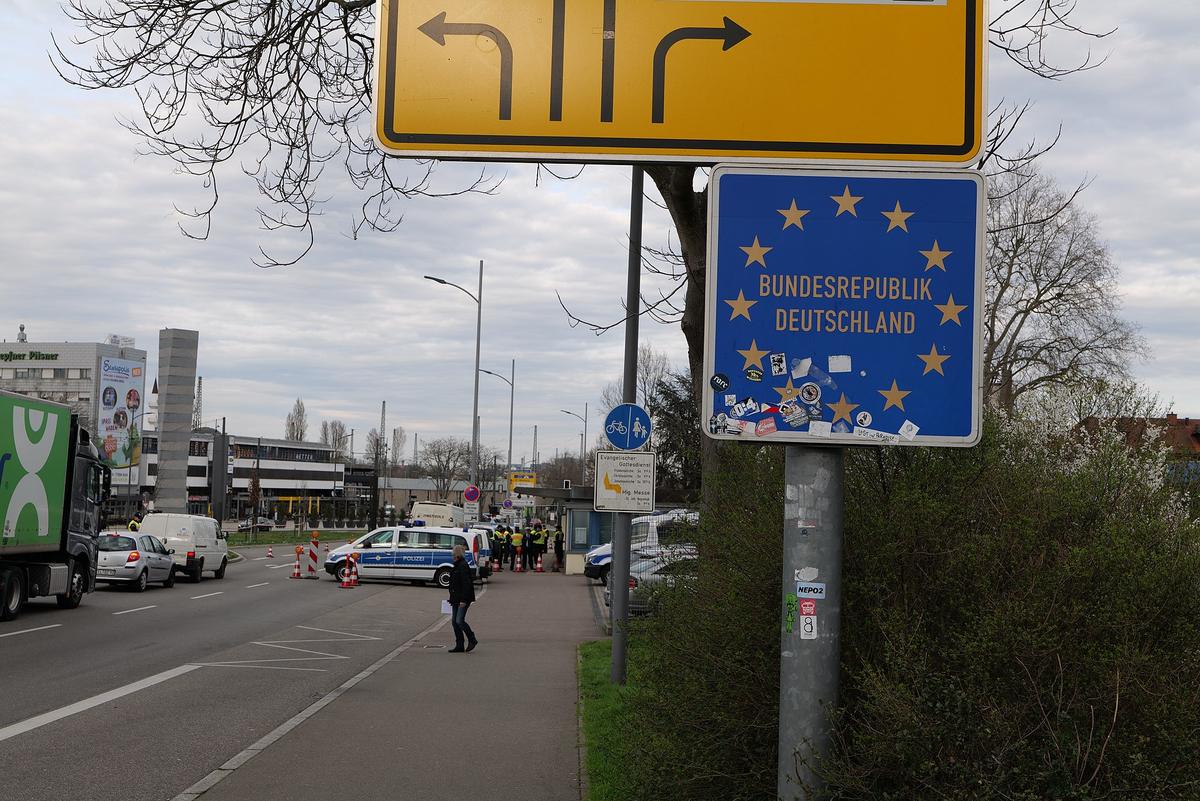 border checkpoint Europe road