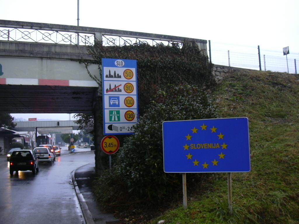 border crossing sign Europe